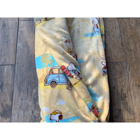 Peanuts SNOOPY Tropical Escape 50inx70in Soft Plush Home Throw Blanket Collectio - Picture 3 of 11